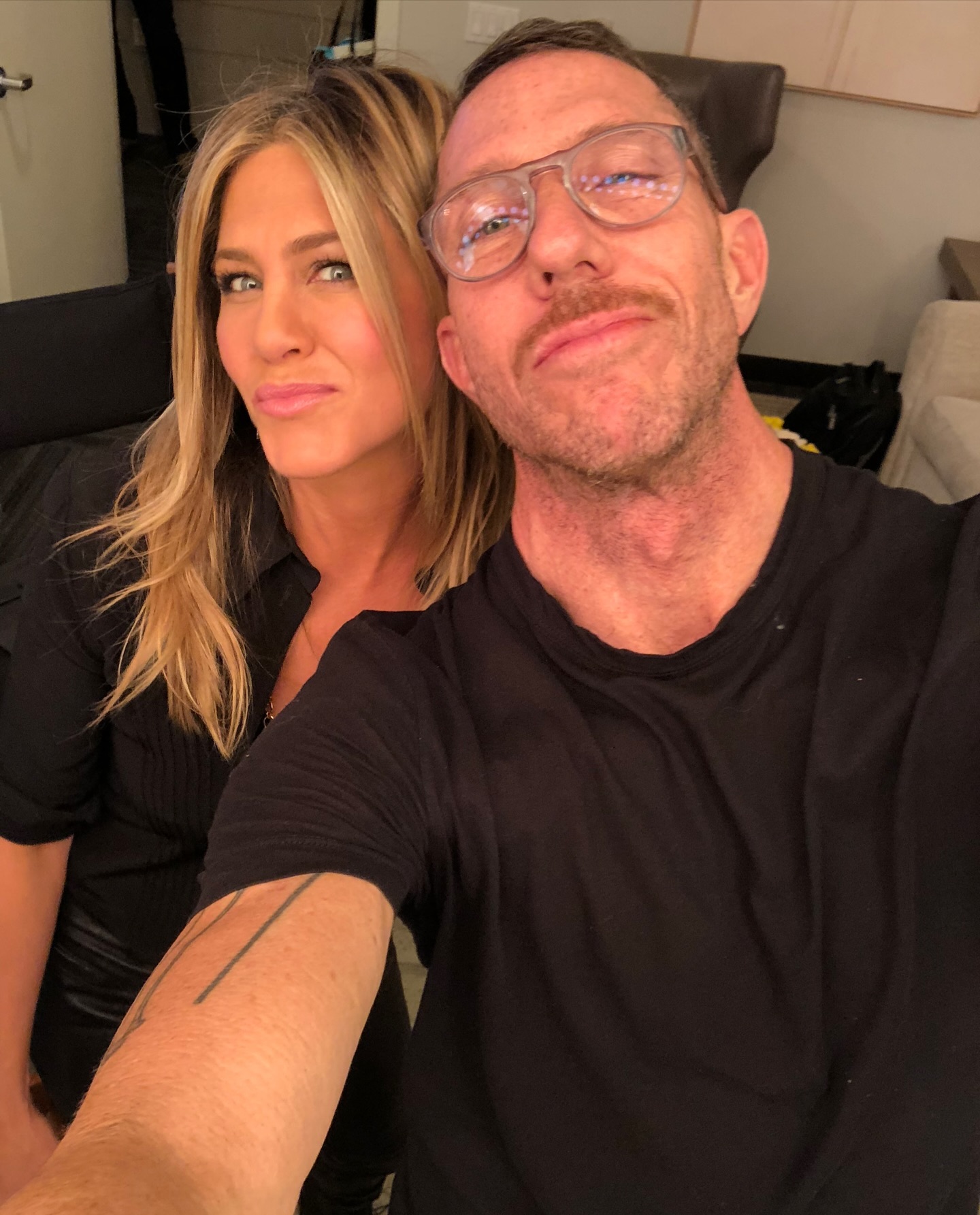 Jennifer Aniston smiles nude pics