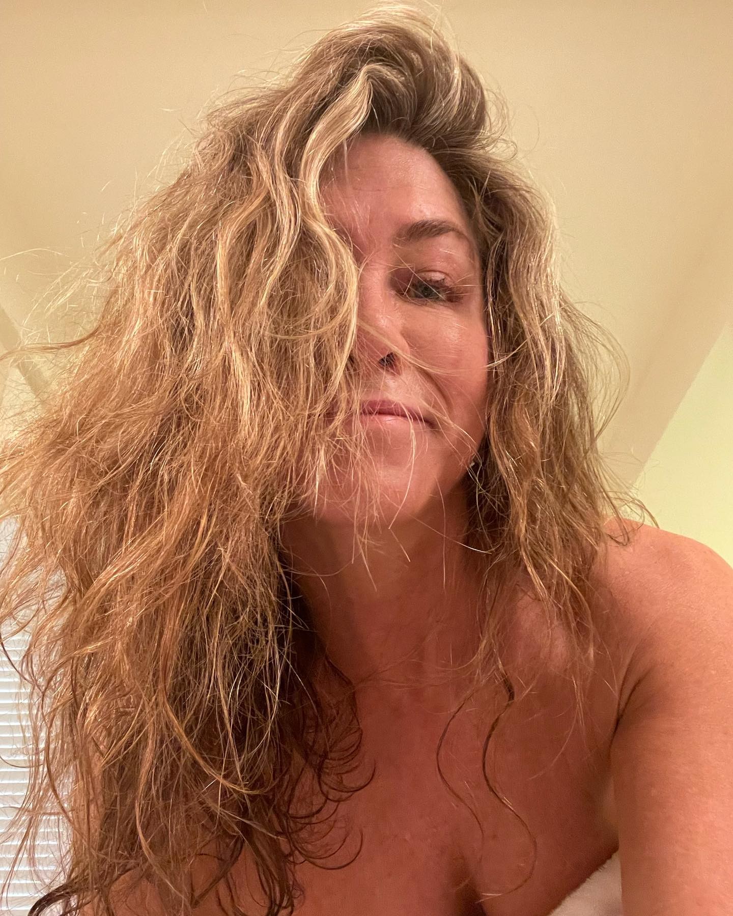 Jennifer Aniston smiles sex scenes