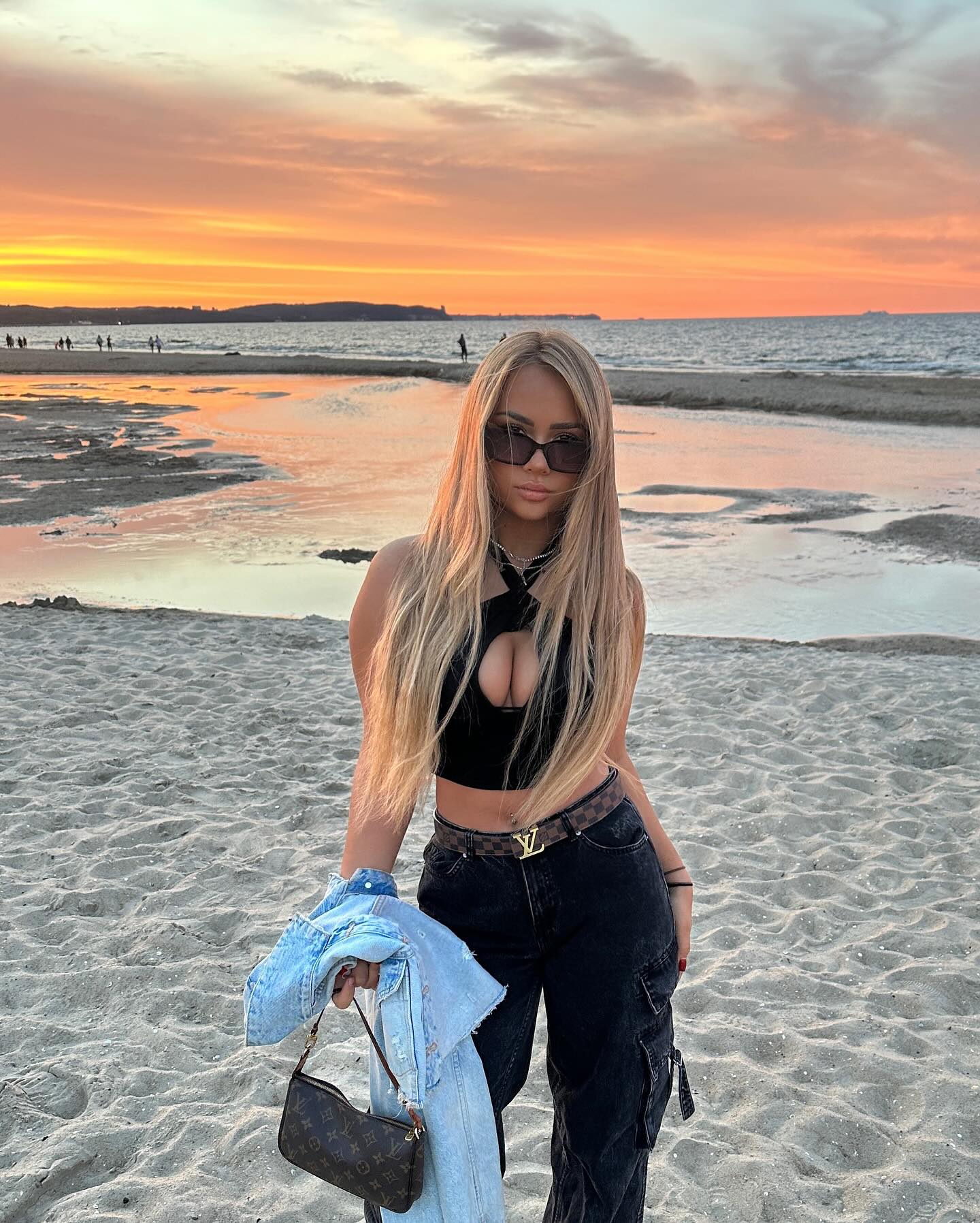 Julia Guzik beautiful hot bikini