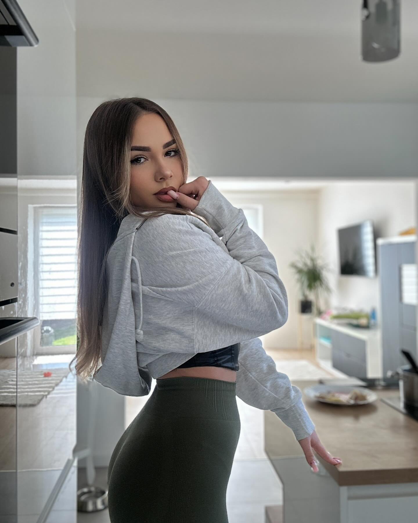 Julia Guzik looks hot images