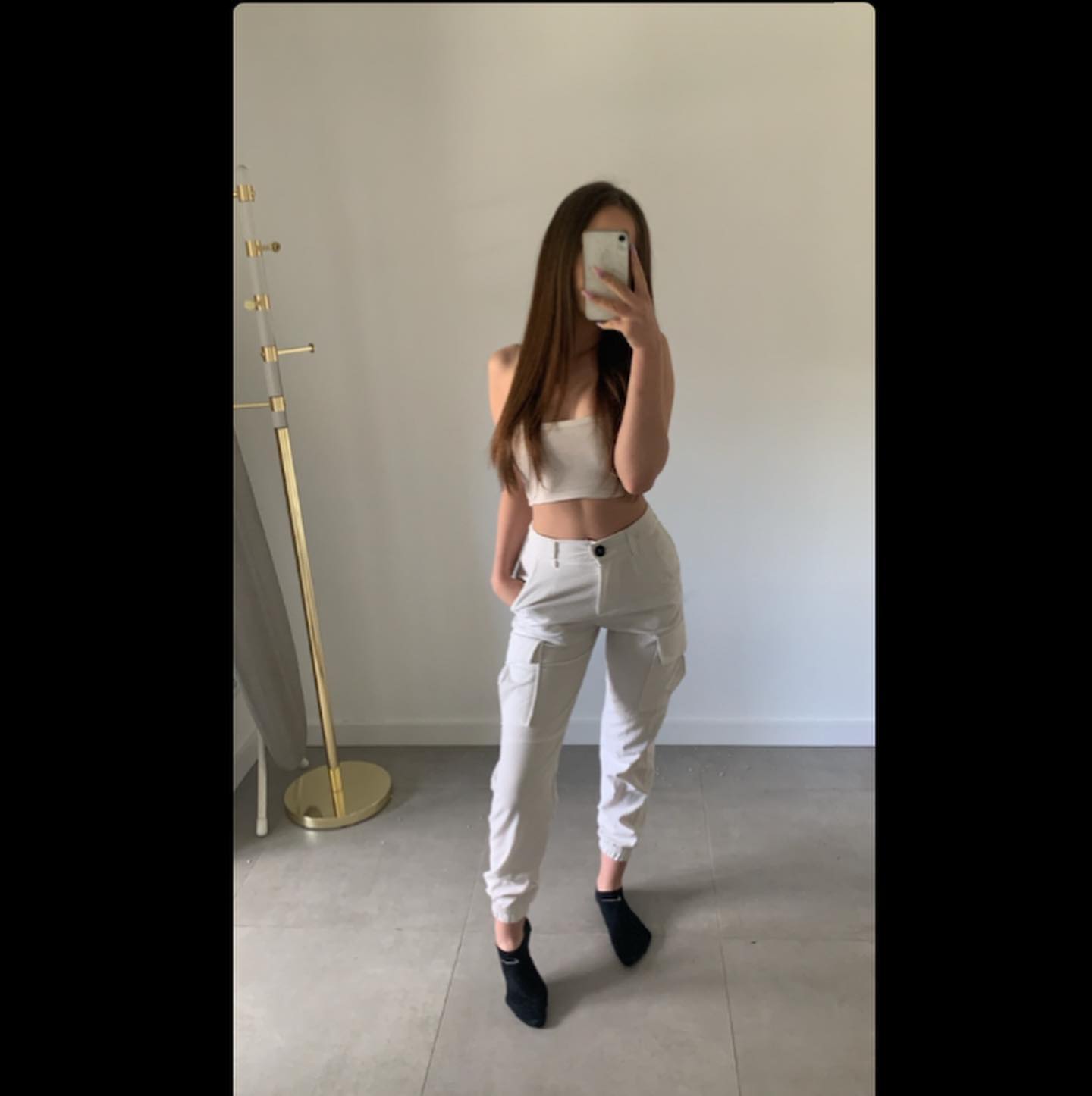Julia Guzik poses nude pics