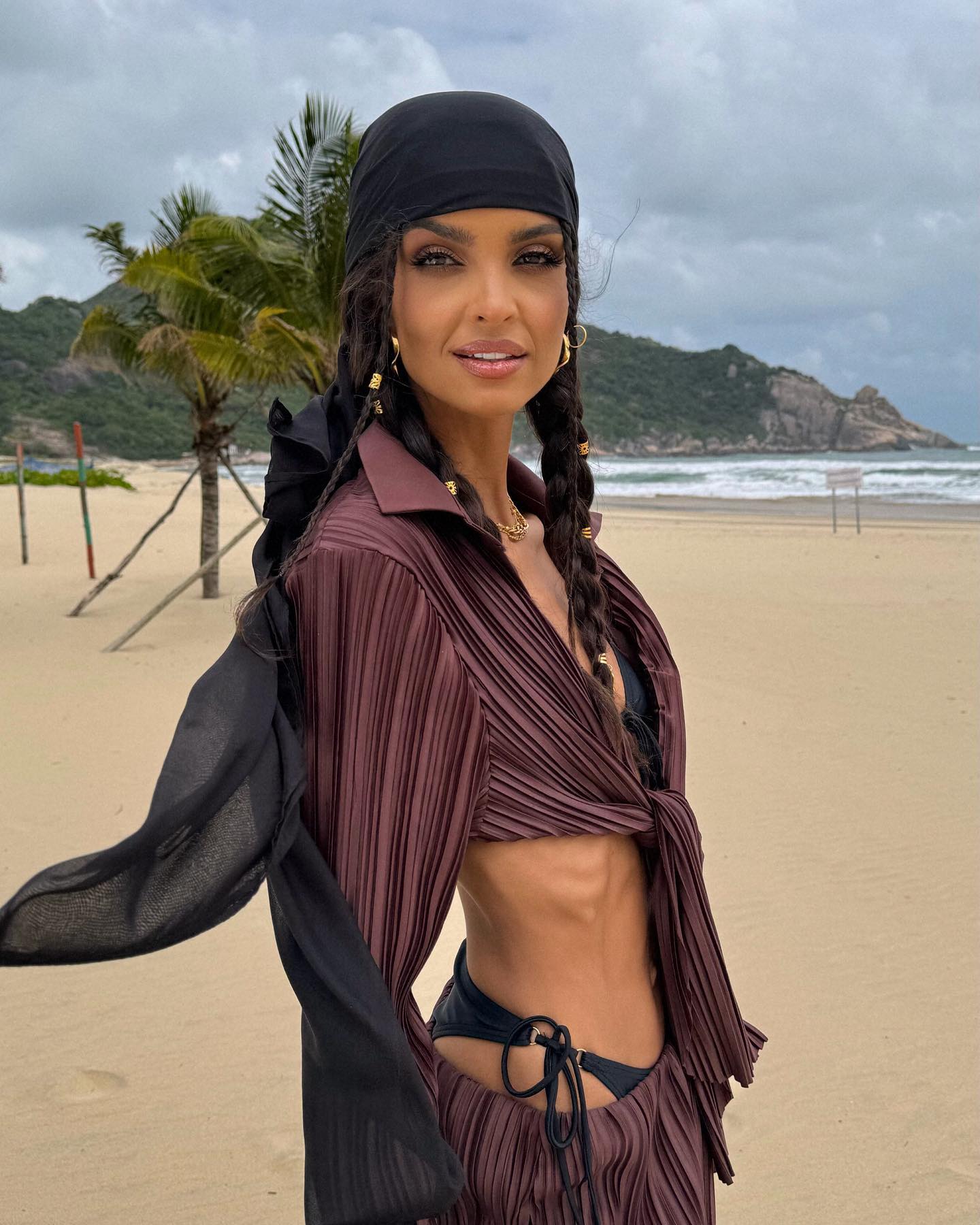 Klaudia Eel Dursi ardent hot photos
