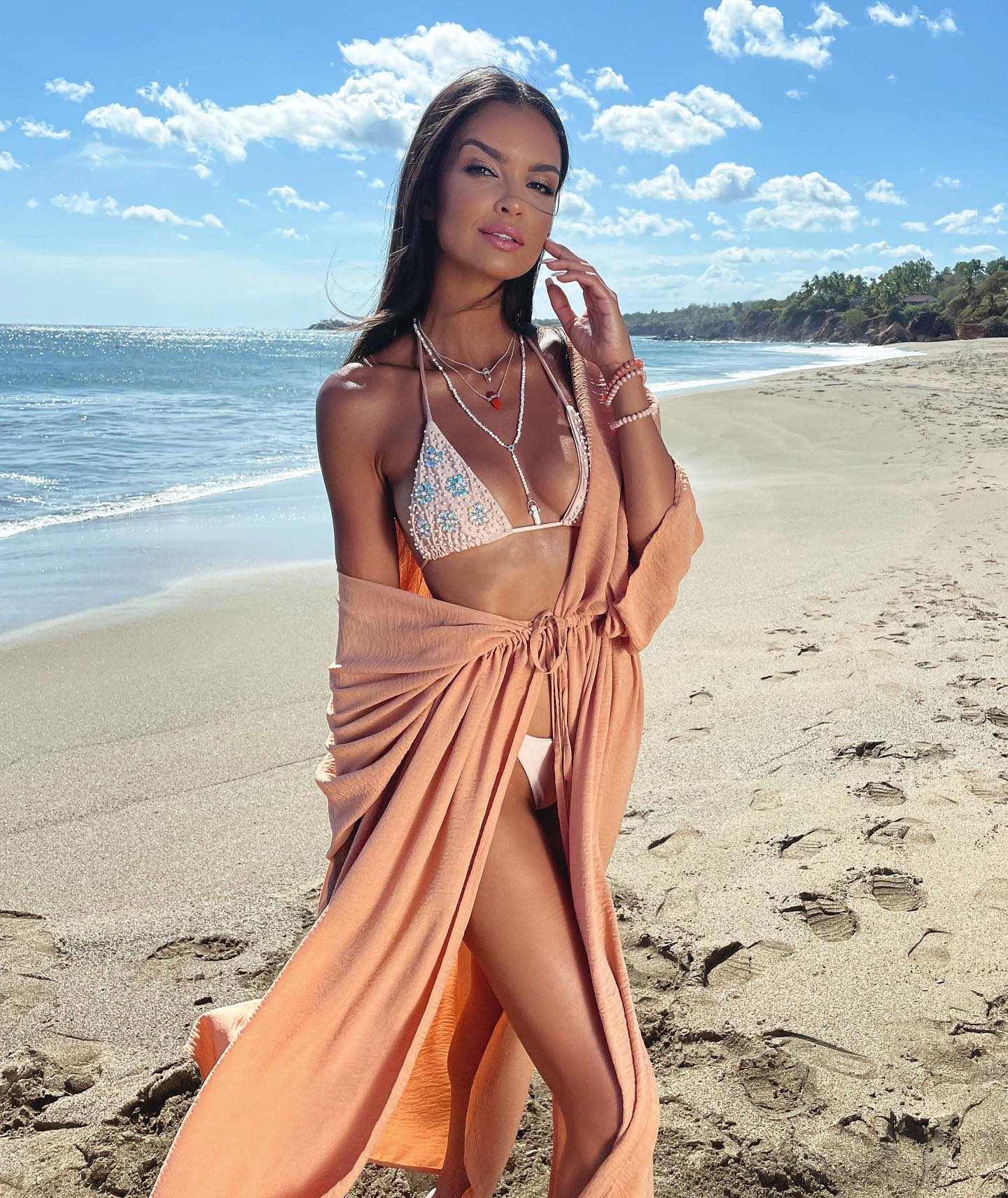Klaudia Eel Dursi nude