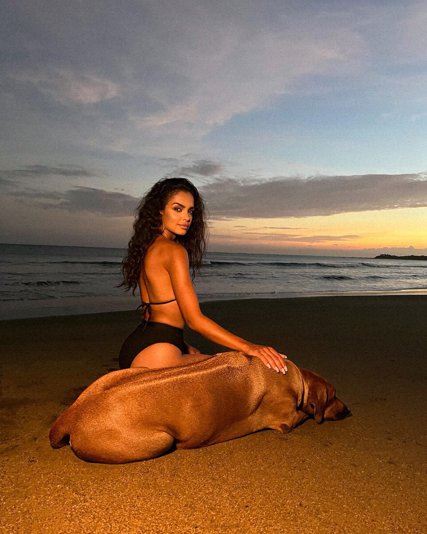 Klaudia Eel Dursi poses hot photos