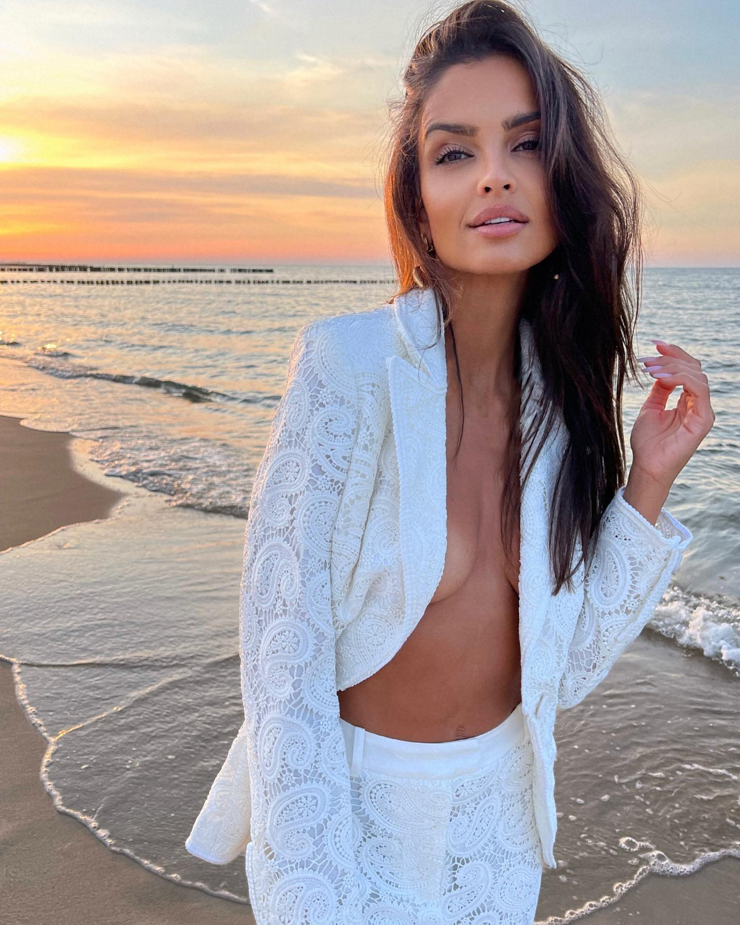 Klaudia Eel Dursi poses sex