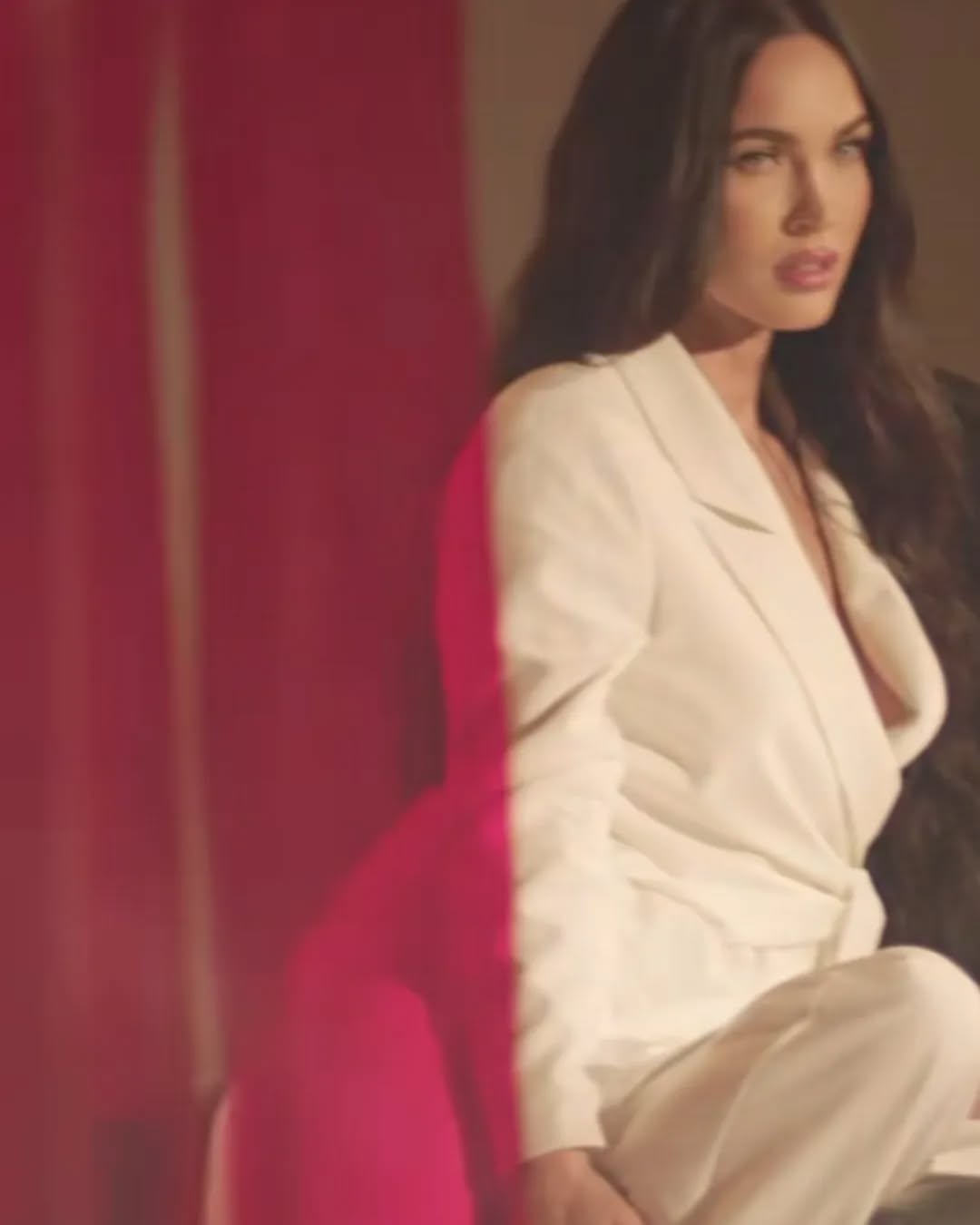 Megan Foxseks depicts fire nudes