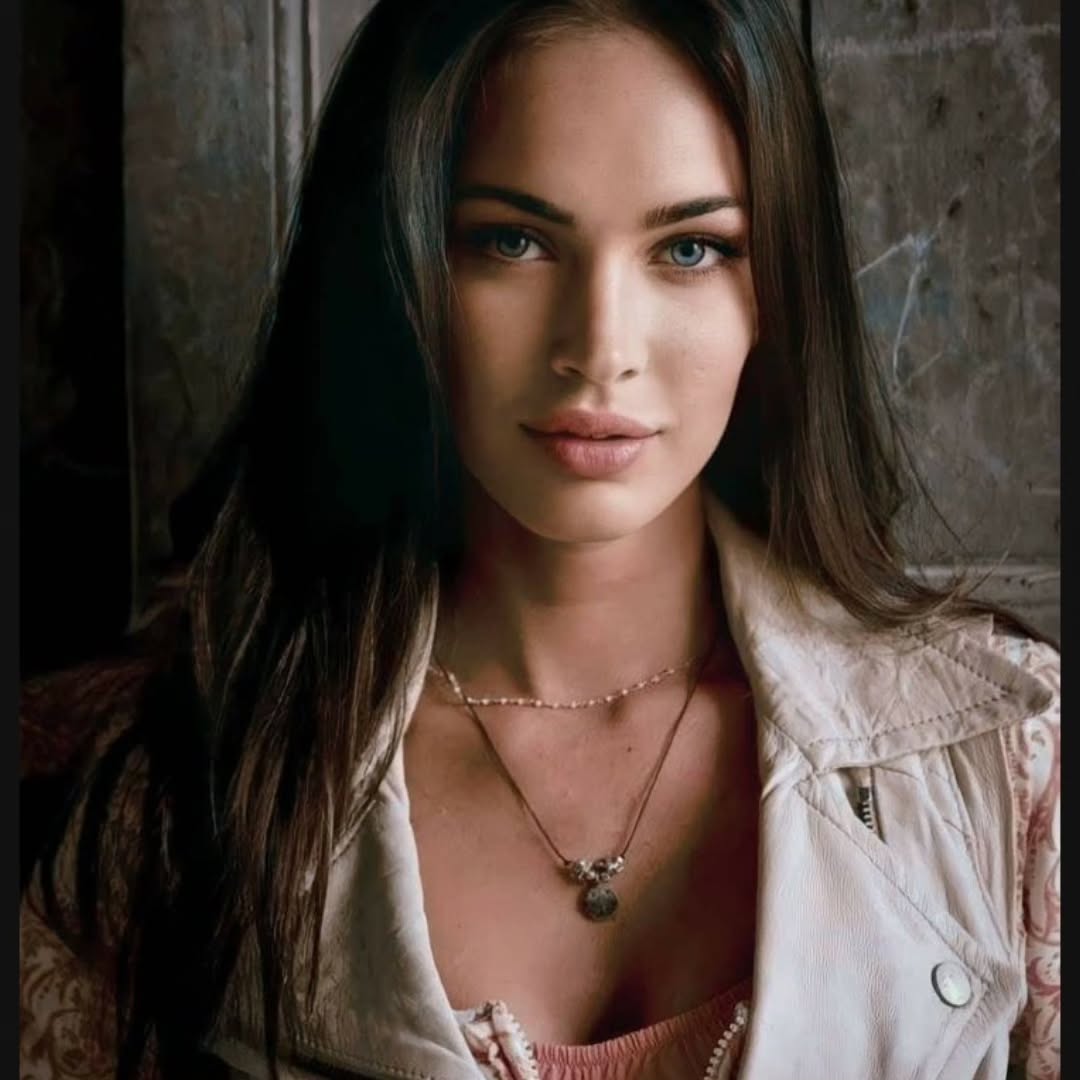 Megan Foxseks looks hot images