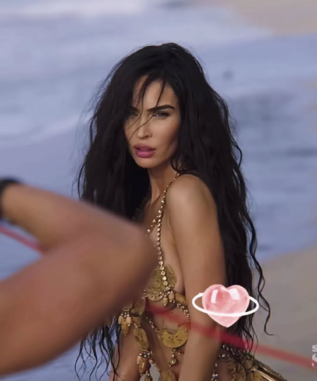 Megan Foxseks looks hot
