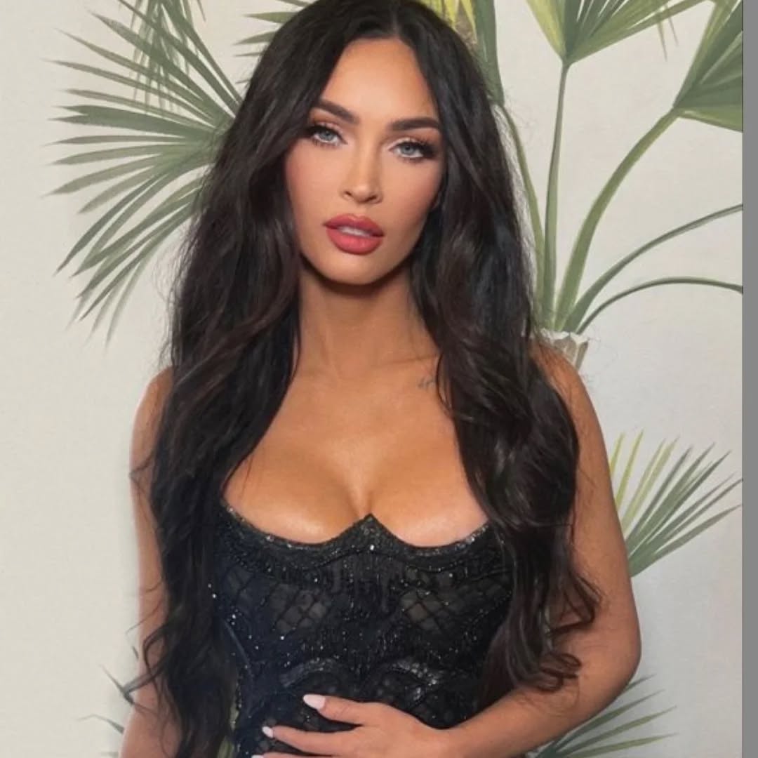 Megan Foxseks poses hot pics