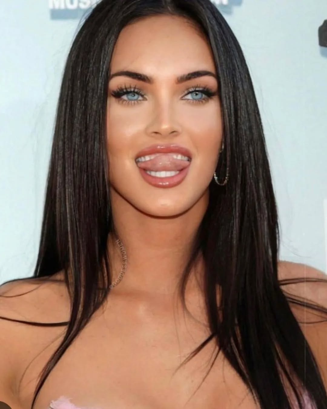 Megan Foxseks poses porn