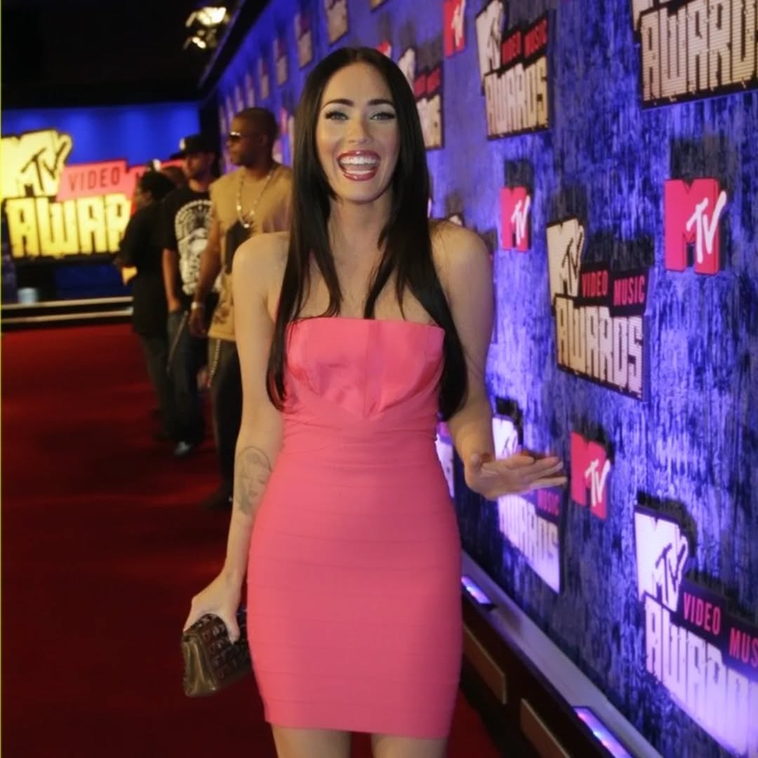 Megan Foxseks poses xxx sex