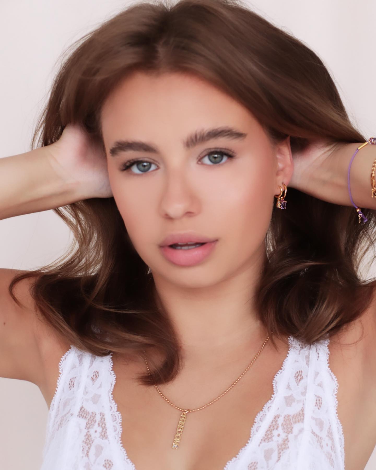 Oliwia Bieniuk smiles hot pics