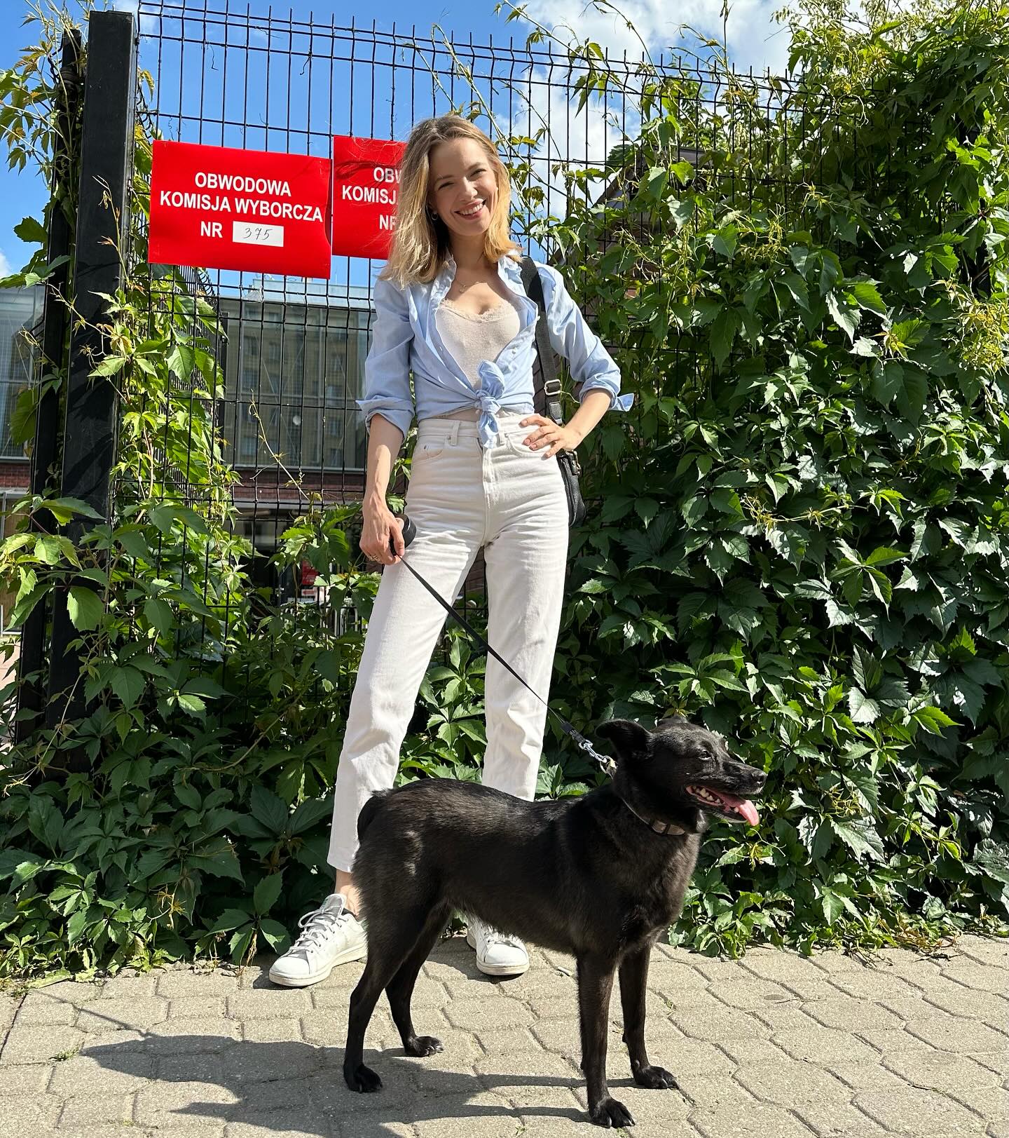 Paulina Gałązka poses pussy