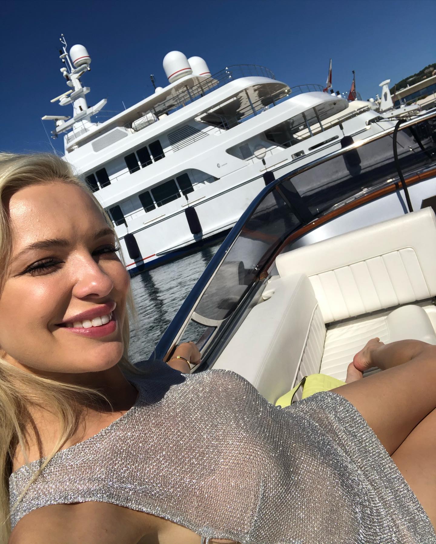 Paulina Gałązka smiles hot images