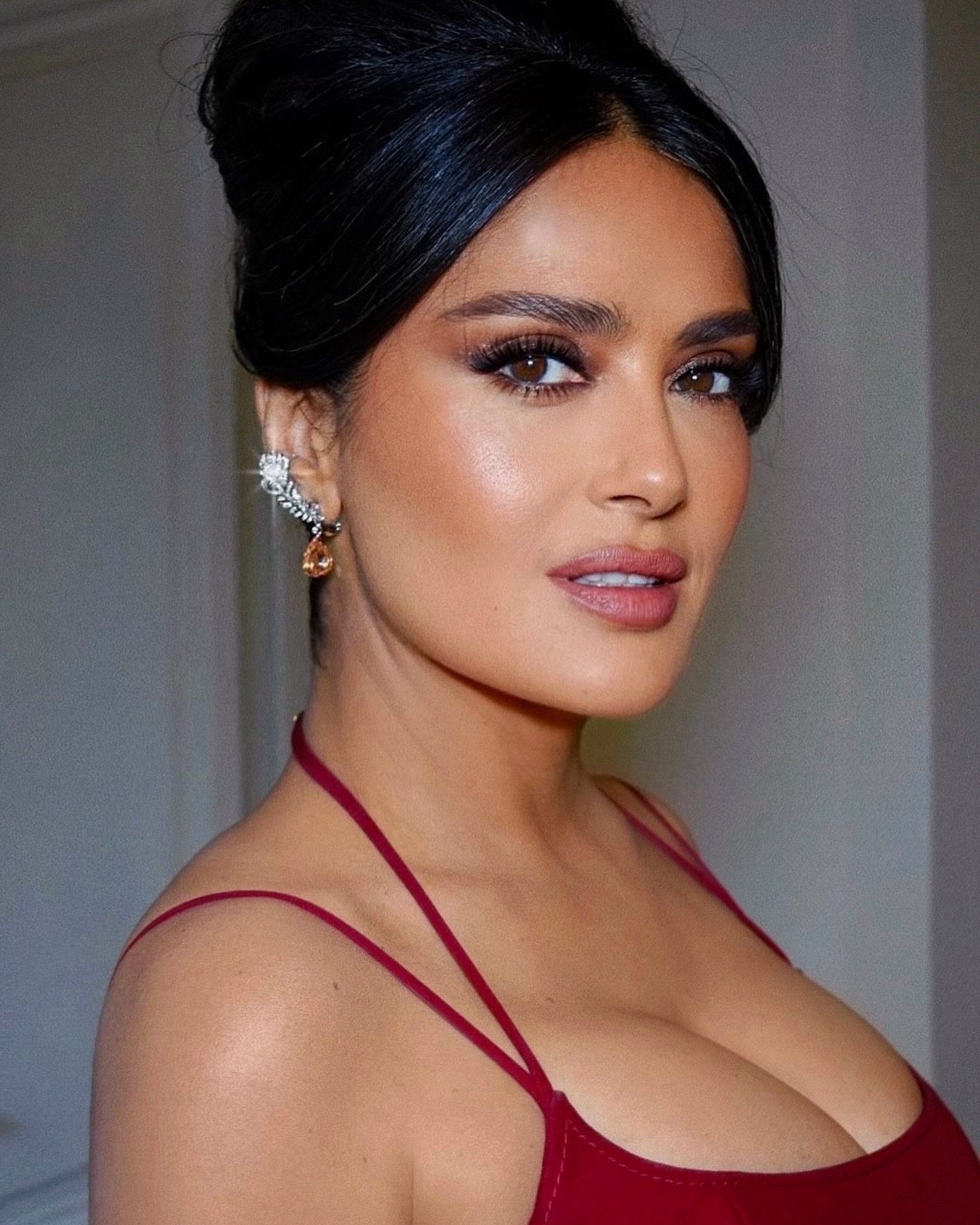 Salma Hayek looks hot bikini
