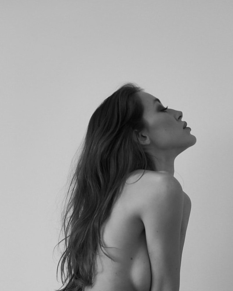 Samuela Torkowska smiles ass
