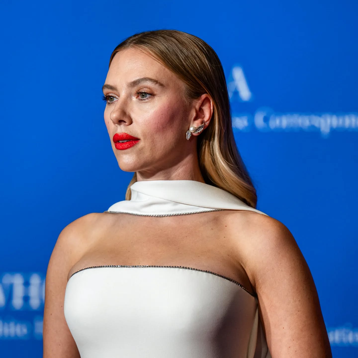 Scarlett Johansson depicts fire nude