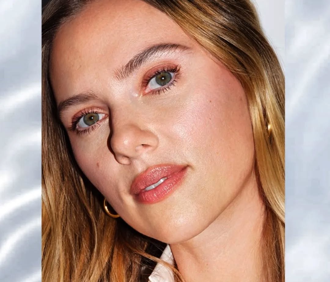 Scarlett Johansson depicts fire pussy