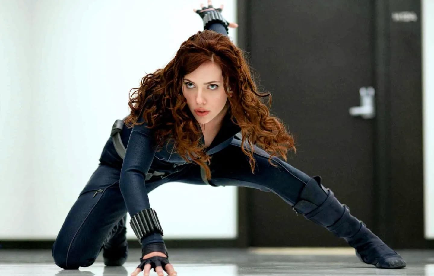 Scarlett Johansson looks hot xxx