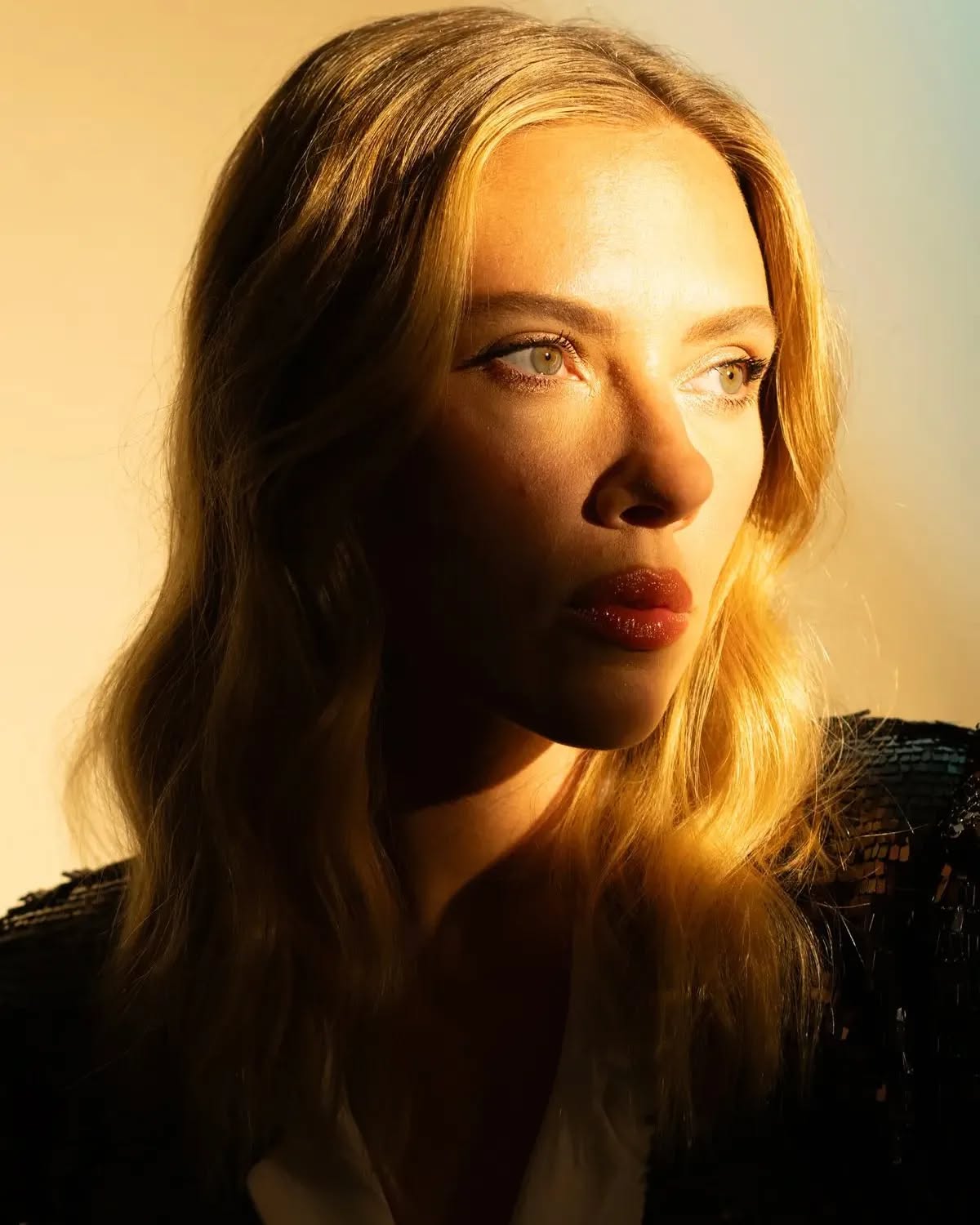 Scarlett Johansson looks hot